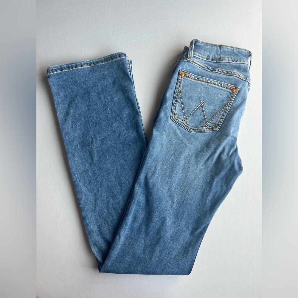 Wrangler Women's Medium Wash Denim Mid Rise Boot Cut
Size 29 x 34